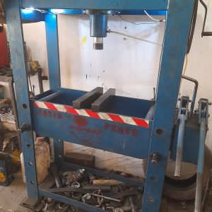 پرس هیدرولیک 30 تن دستی