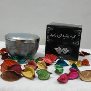 کرم نقره ای زمرد