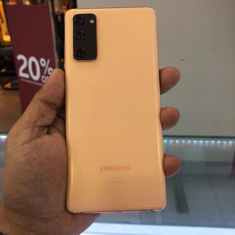 سامسونگ گلکسی اس ۲۰ اف‌ای ۵جی حافظه ۲۵۶ گیگابایت و رم ۸ SAMSUNG Galaxy S20 FE 5G
