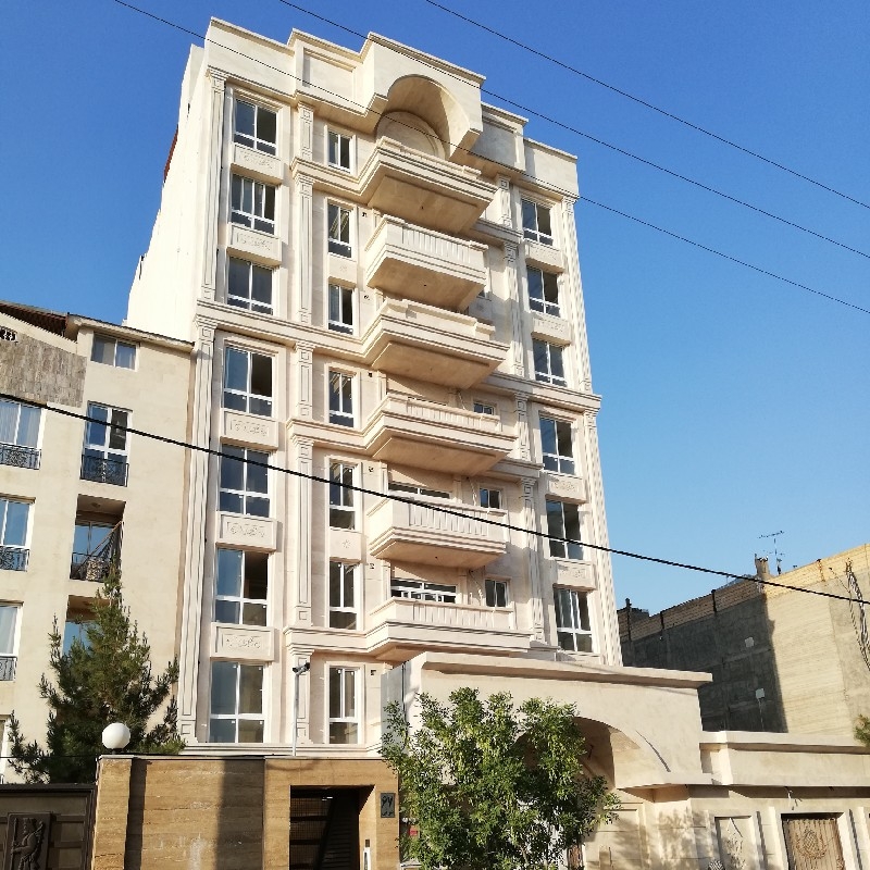 منشی خانم با فن بیان بالا