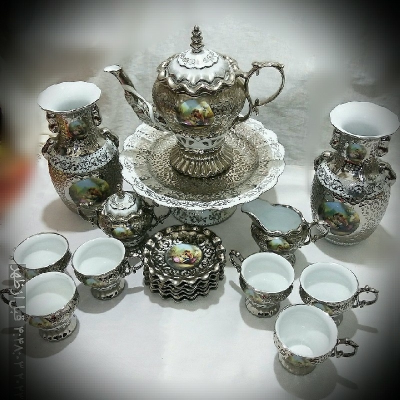 سرویس چایخوری همراه دو عدد گلدان و تنگ