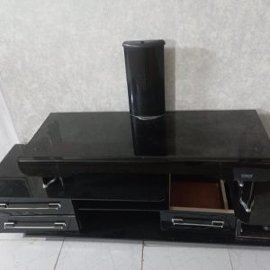 گنجه ومیزتلویزیون