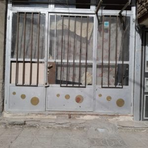 در مغازه