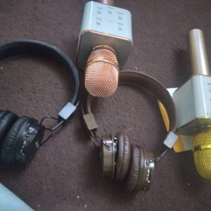 فروش دو عدد هدفن رو گوشی دوعدداسپیکرطرح میکروفن