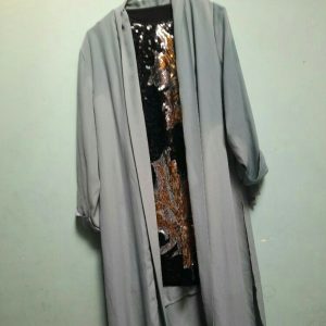 تعدادی مانتو و شلوار