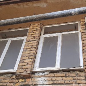 فروش دو عدد پنجره آلومینیوم بزرگ همراه با شیشه