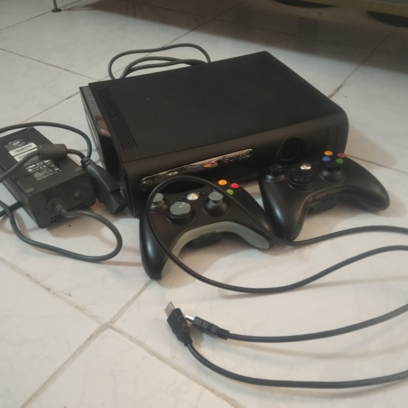 ایکس باکس 360 دو دسته همراه با وسایل قیمت 6.550