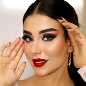 خدمات میکاپ و آموزش