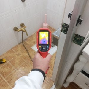 تشخیص ترکیدگی لوله با دستگاه نشتیابی رفع نم رطوبت نشتیاب تصویری تعمیرات لوله کشی لوله باز کنی با فنر برقی