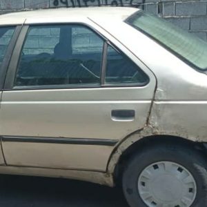 خودرو بدنه وداخلی ضعیف دارد ویخورده کار دارد