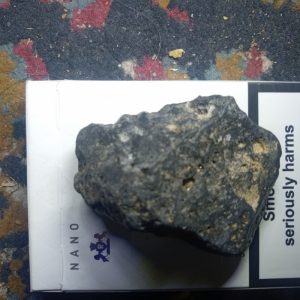 سنگ طبیعی از کویر. مشکوک به شهاب سنگ