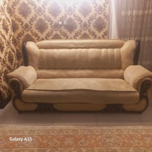 مبل کرمی درحدود نو چوب مشکی