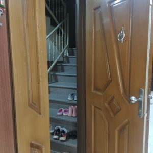 درب ورودی دو لنگه چوبی