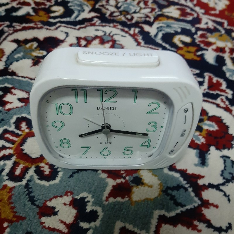 ساعت میزی نو تمیز
