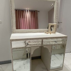 مبل راحتی ۸ نفره ومیزنهارخوری