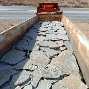 اجرای سنگ لاشه نما محوطه سازی ویلا باغچه