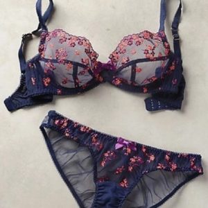 لباس زیر زنانه