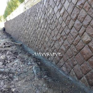 اجرای سنگ لاشه کف دیوار ویلا باغچه نما