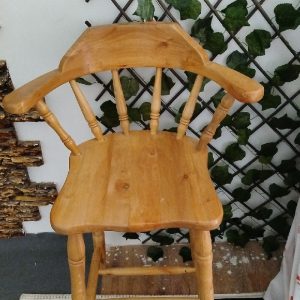 صندلی چوبی