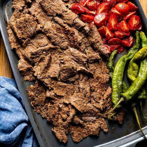 رول کباب ترکی طعام طلایی با استفاده از گوشت باکیفیت ادویه‌های طبیعی و بسته‌بندی کاملاً بهداشتی