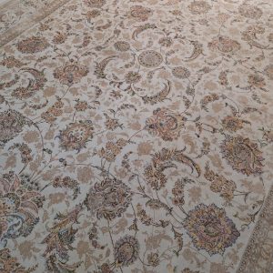 یک تخته فرش ماشینی ۹متری ۱۲۰۰شانه درحد نو
