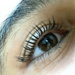 کاشت مژه و لیفت ابرو و مژه