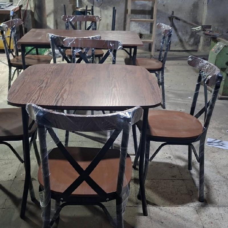 میزوصندلی لهستانی