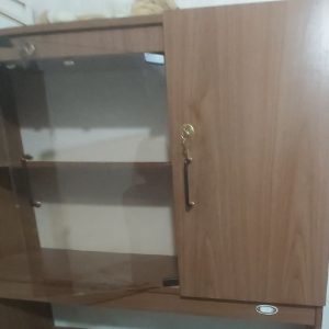میز تحریر جادار با کتابخانه،کشو و چراغ مطالعه