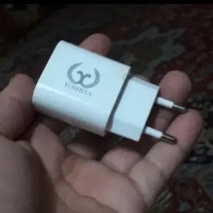 فروش فوری یک عددآدابتور ۲۰امپرفست شارژمارکYOSHITA